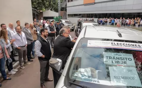 101 camiones salieron para el interior del pa�s con maletines y m�quinas de votaci�n
