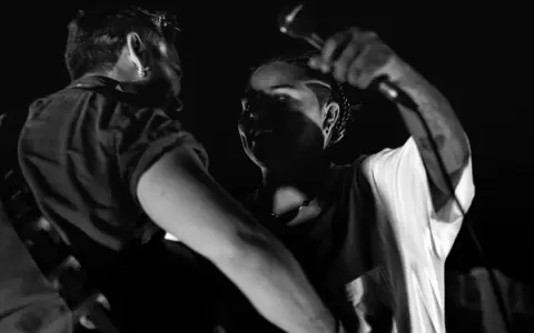 La de Roberto y Bianca Orqueda presentan el audiovisual "La cordillera"