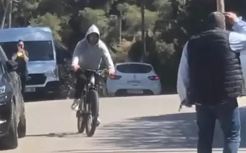 Lionel Messi sali� a pasear en bicicleta por las calles de Barcelona