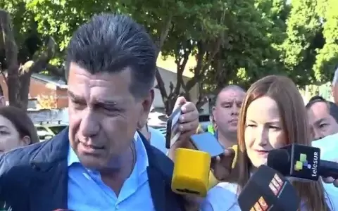 Efra�n Alegre deposit� su voto y se mostr� optimista sobre participaci�n