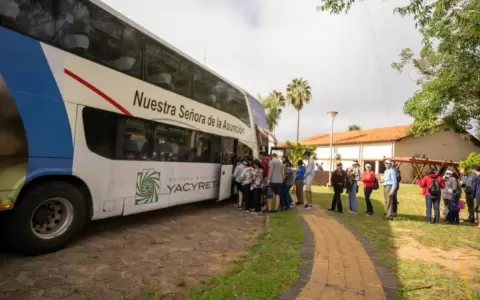 Aprovechando los d�as santos para visitar Yacyret�.