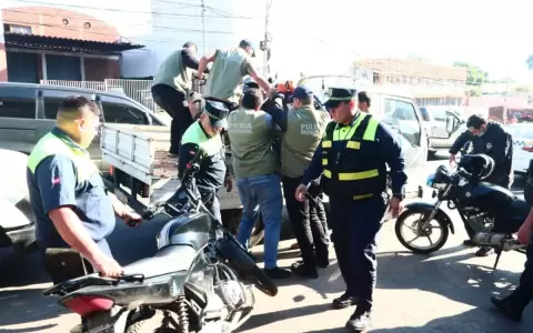 Lluvia de cr�ticas al director de la PMT por exponer a uniformado cuando fue multado