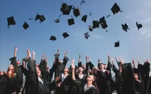 Media sanci�n a ley que reduce suplicio para tramitar t�tulos universitarios