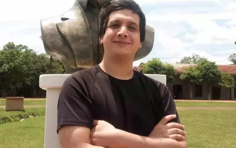Sebasti�n Ocampos, segundo premio en certamen literario Fundaci�n El Libro, Buenos Aires