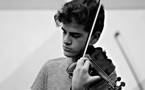 Llega a Asunci�n el violinista prodigio Guido Sant'Anna