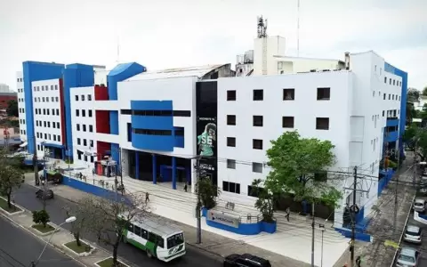 Ordenan detenci�n del joven que amenaz� con tiroteo en la Universidad Americana