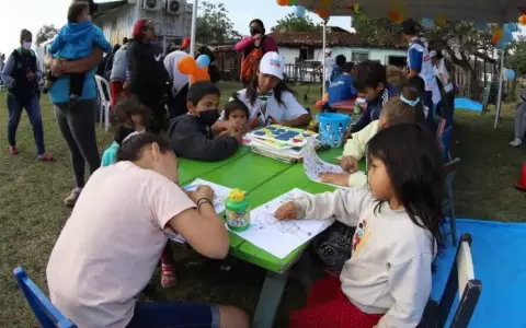 D�a contra el abuso y todo tipo de violencia en ni�os y adolescentes: realizan pintata art�stica