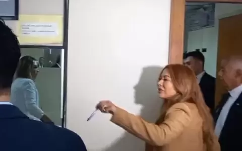 Incidentes entre Marly Figueredo y la activista Aid� Vera en Palacio de Justicia