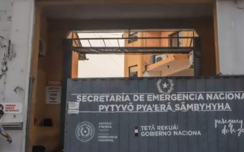 Fiscal�a allana oficinas de la Secretar�a de Emergencia Nacional