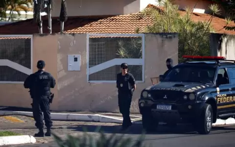 Allanan casa de Bolsonaro y detienen a 6 excolaboradores en una causa por falsificaci�n de certificados de vacunaci�n Covid