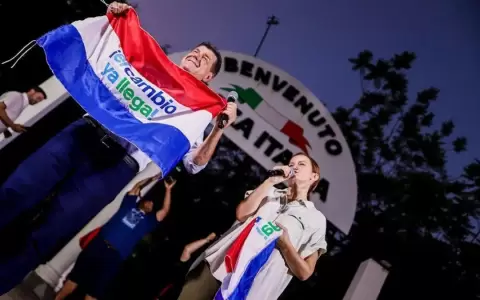 "La Concertaci�n debe seguir pero bajo otro nombre�, dice Fernando Camacho