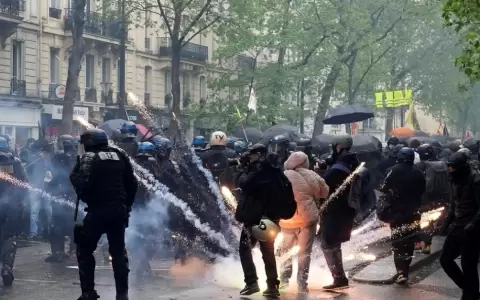 Francia: despu�s de una jornada de protestas y furia, sindicatos buscan negociar con Macron