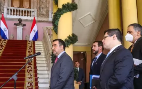 Ejecutivo explica licitaciones cuestionadas