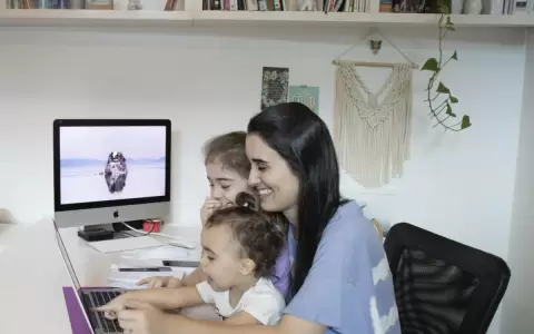Madre (mujer-trabajadora): la persona m�s all� de los roles