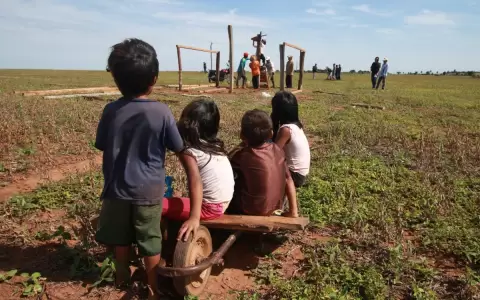 Ind�genas estar�an detenidos por supuesta invasi�n de tierras ancestrales en Alto Paran�