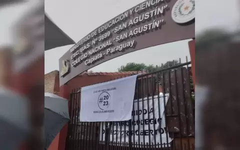 Capiat�: padres y alumnos de colegio exigen restituci�n de director con causa penal
