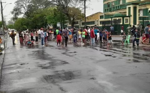 La avenida Artigas tambi�n est� cerrada al tr�nsito, por manifestaci�n de nativos