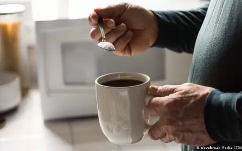 �Por qu� la gente est� echando sal al caf� en lugar de az�car?