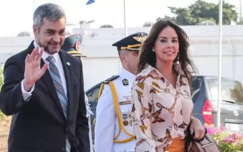 S�lo lo pospuso: Abdo ya viaj� rumbo a Inglaterra para la coronaci�n del rey Carlos III