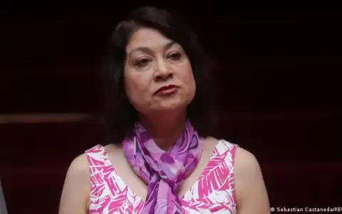 Canciller de Per� enfrenta a L�pez Obrador y Petro por Boluarte
