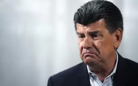 Nueva derrota de Efra�n Alegre refleja la improvisaci�n y egolatr�a desmedida, sostienen