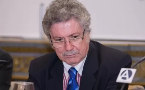 Homenaje a Antonio Carmona en la Universidad Aut�noma de Encarnaci�n