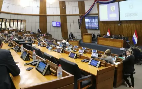Sesi�n ordinaria no logra cu�rum y convocan a sesi�n extra en Diputados