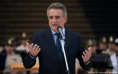 Jefe de Gabinete de ministros de Argentina lanza candidatura presidencial