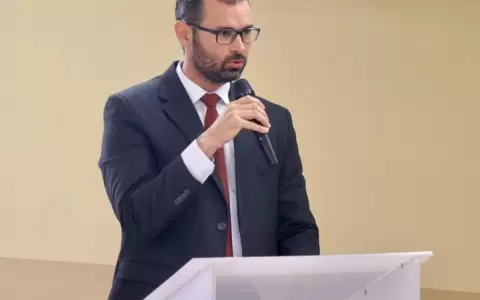 Director de Contrataciones asegura que "no hay ning�n abultamiento"