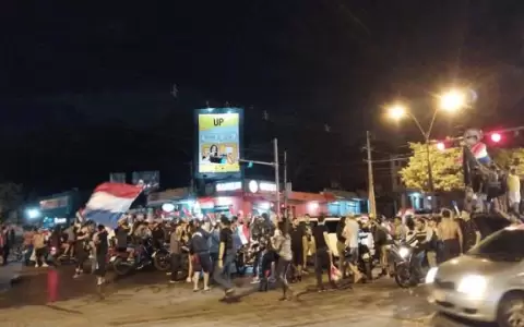 Cubas denuncia fraude electoral y se manifiesta frente a la Justicia Electoral