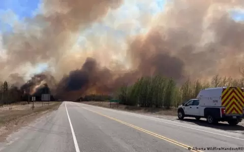 Canad� evac�a 25.000 personas por incendios forestales