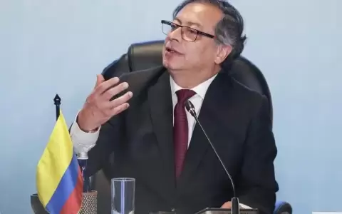 Petro anunci� el hallazgo de cuatro nenes perdidos tras un accidente a�reo, pero luego se retract�: "Lamento lo sucedido"