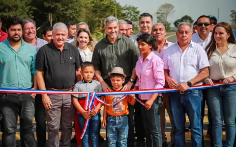 Habilitan 42 km de conectividad vial en el norte del pa�s con presencia de Abdo Ben�tez