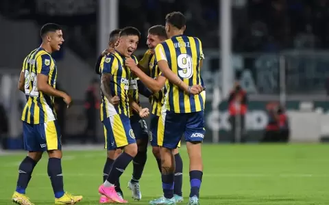 Alan Rodr�guez convirti� un golazo de tiro libre para Rosario Central