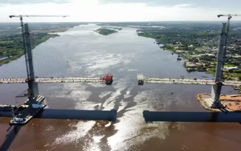 Con el hormigonado de las �ltimas dovelas, queda muy poco para unir el puente H�roes del Chaco