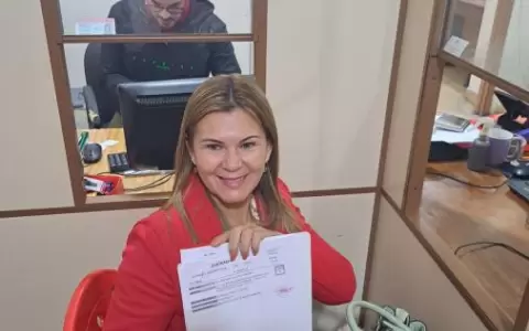 Docente inscribe candidatura a la intendencia de Villa Elisa