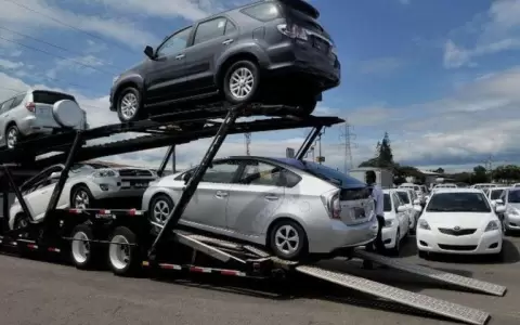 Importaciones de veh�culos caen un 12,3 % al cierre de abril