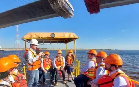 Delegaci�n de empresarios internacionales visit� el puente H�roes del Chaco