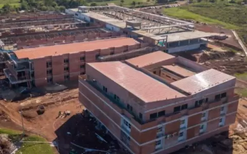 Gran Hospital del Sur registra avance del 30 % en la capital de Itap�a