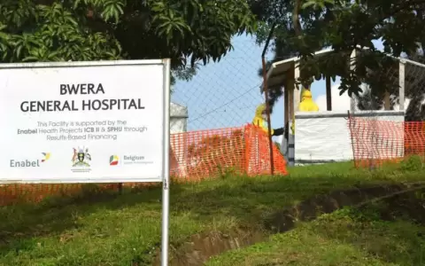 Aumenta a 41 el saldo de muertos en un ataque a una escuela en Uganda