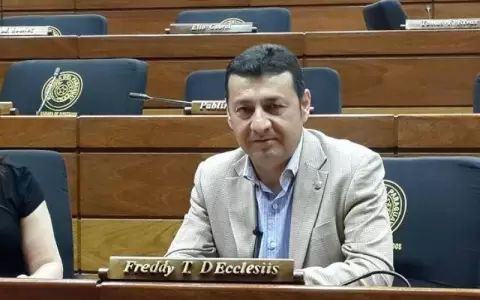 D'Ecclesiis, electo gobernador de San Pedro, se pasa al cartismo