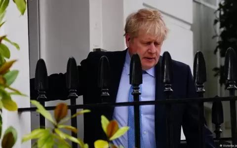 "Partygate": Johnson "enga�� deliberadamente" al Parlamento