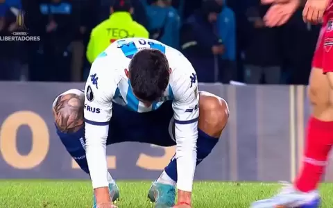 La ovaci�n para Mat�as Rojas en su despedida de Racing