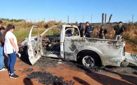 Queman veh�culo con hombre adentro en estancia del "Tigre" Ram�rez