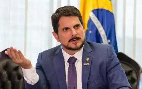 Brasil: allanan los domicilios del senador que revel� los planes de golpe de Estado de Bolsonaro