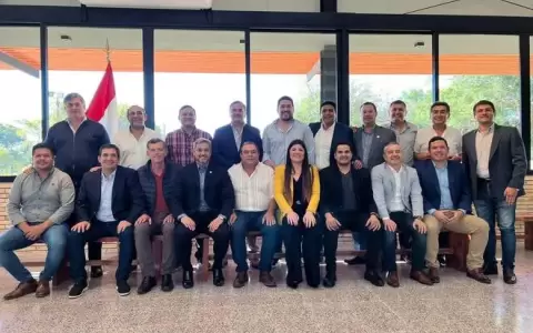 Abdo y Vel�zquez re�nen a su debilitado movimiento Fuerza Republicana