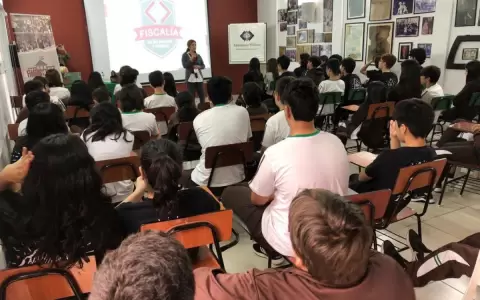 Fiscal�a realiz� charlas para generar conciencia sobre uso de redes sociales en colegios