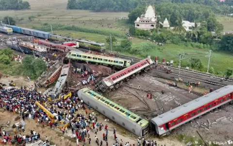 Von der Leyen: "Europa llora" con India tras el "terrible" accidente de trenes