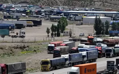 Unos 2.000 camiones est�n varados entre Argentina y Chile