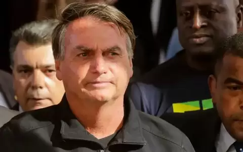 Corte brasile�a retoma juicio contra Bolsonaro